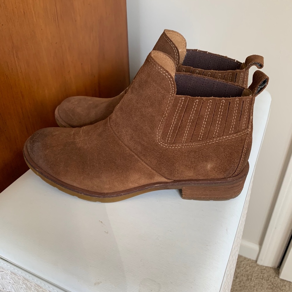 Sofft “Bellis Style” brown suede bootie S8